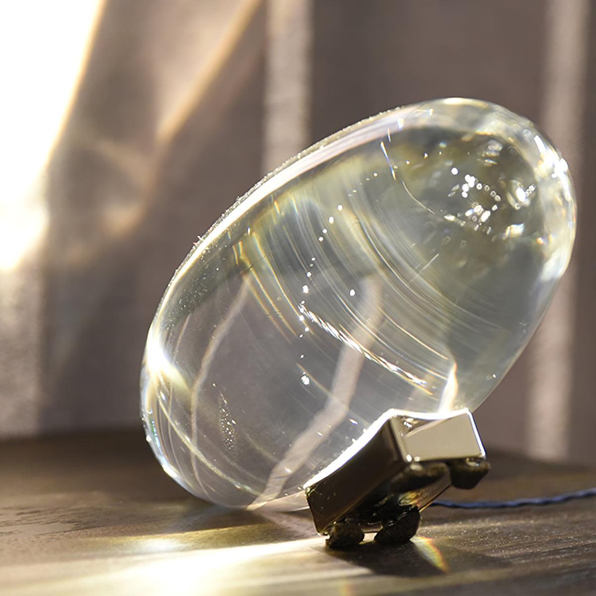 Elegancka lampa stołowa z kryształową soczewką – nastrojowy klimat światła i różnorodne tryby LED