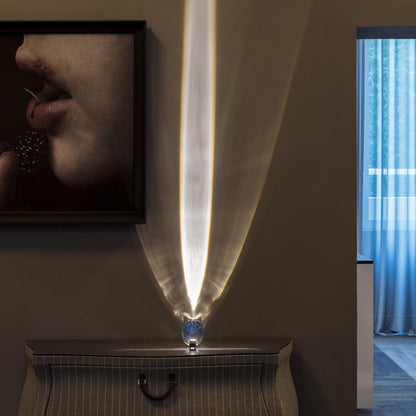 Elegancka lampa stołowa z kryształową soczewką – nastrojowy klimat światła i różnorodne tryby LED
