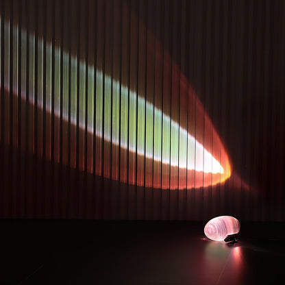 Elegancka lampa stołowa z kryształową soczewką – nastrojowy klimat światła i różnorodne tryby LED
