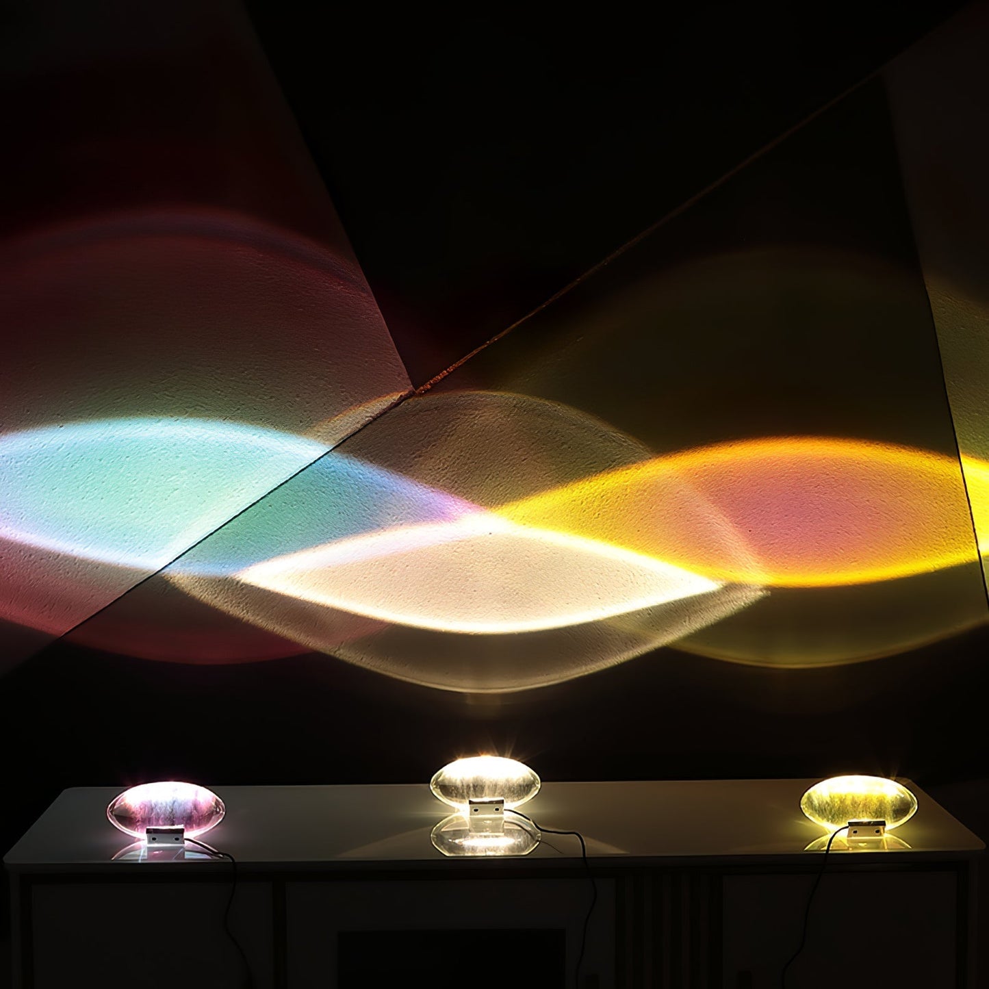 Elegancka lampa stołowa z kryształową soczewką – nastrojowy klimat światła i różnorodne tryby LED
