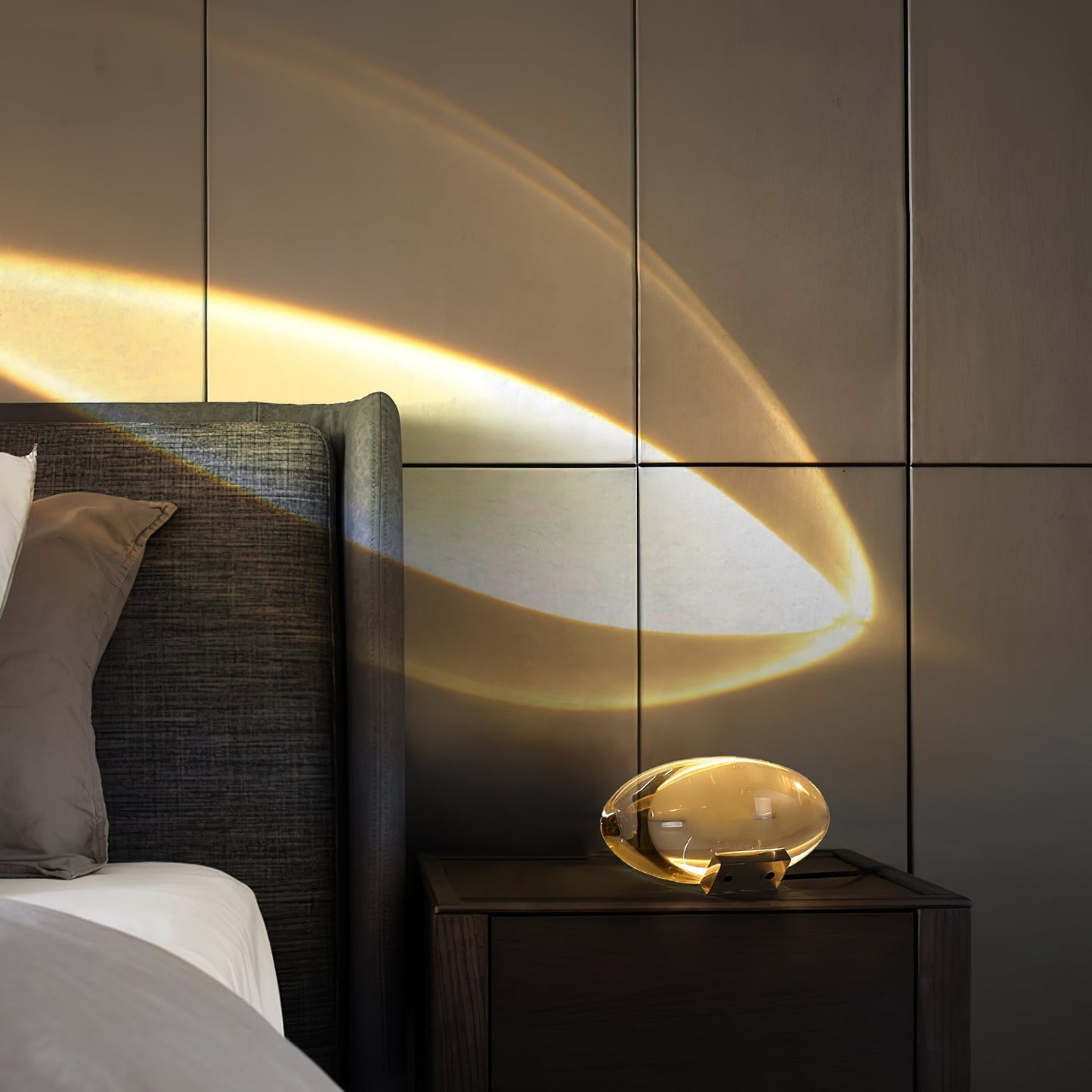 Elegancka lampa stołowa z kryształową soczewką – nastrojowy klimat światła i różnorodne tryby LED
