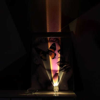 Elegancka lampa stołowa z kryształową soczewką – nastrojowy klimat światła i różnorodne tryby LED