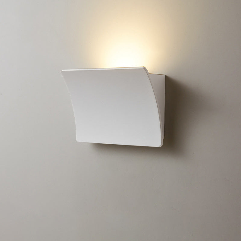 Minimalistyczna Lampa Ścienna LED do Sypialni – Prosta, Nowoczesna i Funkcjonalna