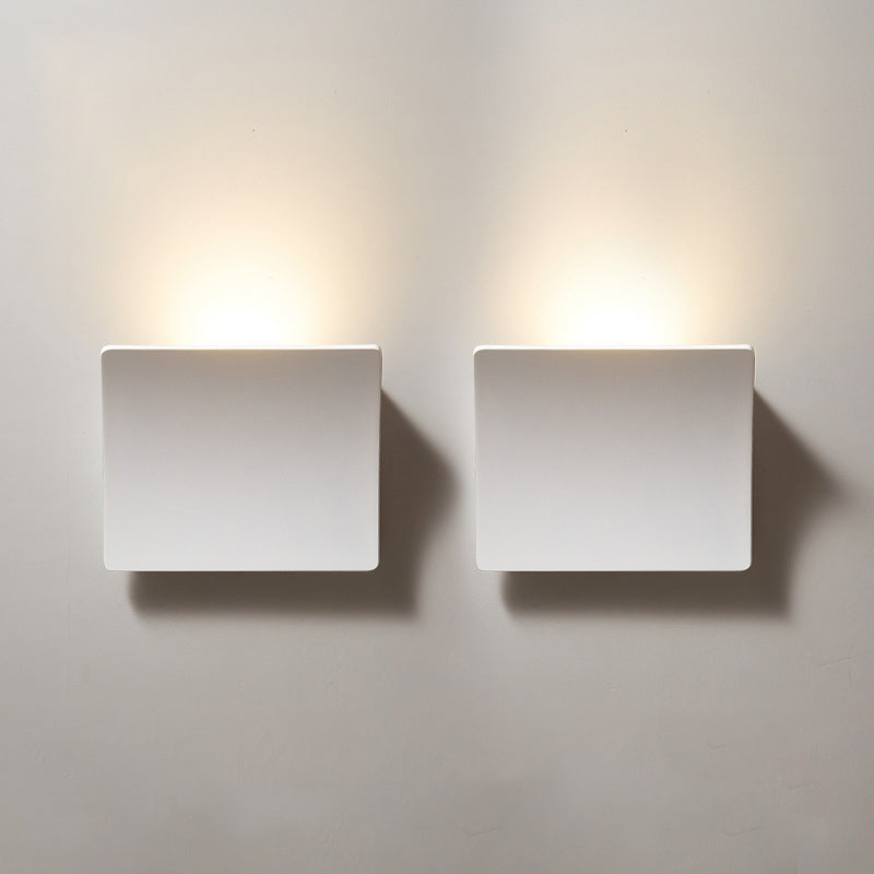 Minimalistyczna Lampa Ścienna LED do Sypialni – Prosta, Nowoczesna i Funkcjonalna