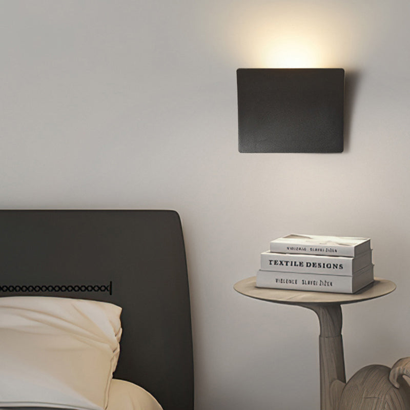 Minimalistyczna Lampa Ścienna LED do Sypialni – Prosta, Nowoczesna i Funkcjonalna