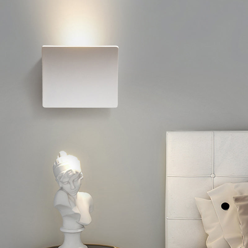 Minimalistyczna Lampa Ścienna LED do Sypialni – Prosta, Nowoczesna i Funkcjonalna