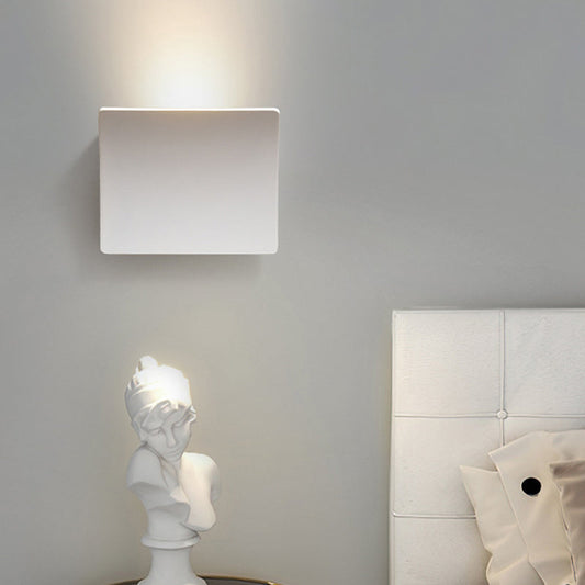 Minimalistyczna Lampa Ścienna LED do Sypialni – Prosta, Nowoczesna i Funkcjonalna