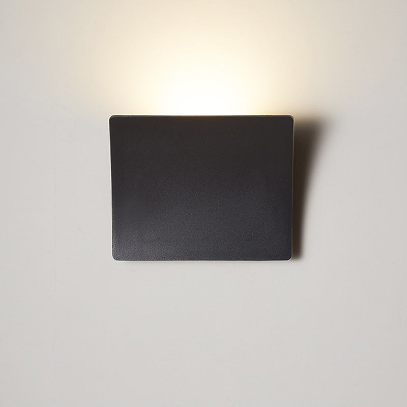 Minimalistyczna Lampa Ścienna LED do Sypialni – Prosta, Nowoczesna i Funkcjonalna