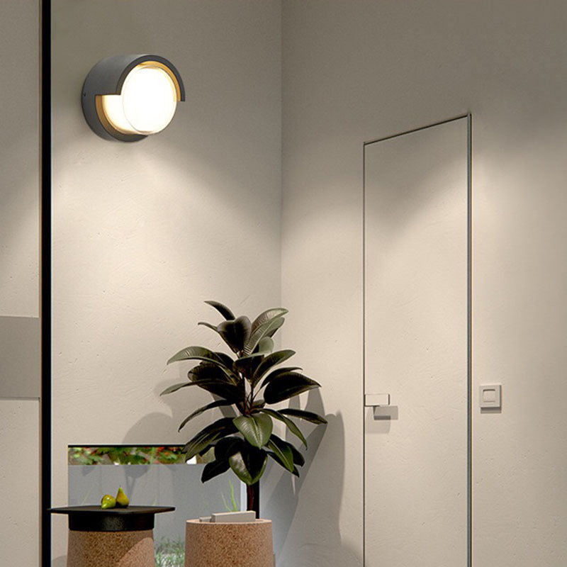 Outdoor LED Wall Lamp – Minimalist design, available in round or square versions and in small and large sizes