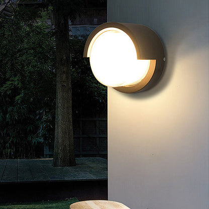 Outdoor LED Wall Lamp – Minimalist design, available in round or square versions and in small and large sizes