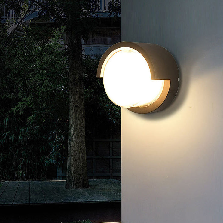 Outdoor LED Wall Lamp – Minimalist design, available in round or square versions and in small and large sizes