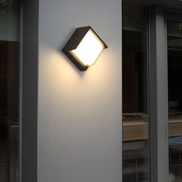 Outdoor LED Wall Lamp – Minimalist design, available in round or square versions and in small and large sizes