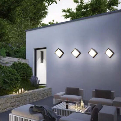 Outdoor LED Wall Lamp – Minimalist design, available in round or square versions and in small and large sizes