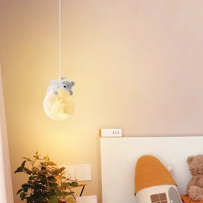 Biała lampa wisząca w minimalistycznym stylu z motywem kreskówkowym i oprawką G9