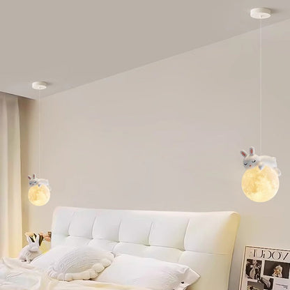 Biała lampa wisząca w minimalistycznym stylu z motywem kreskówkowym i oprawką G9