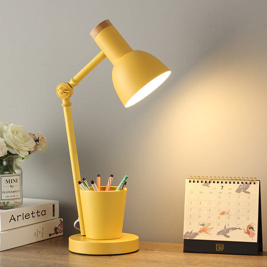 Nordycka lampa stołowa z żelaza i litego drewna – elegancki dodatek w wielu kolorach