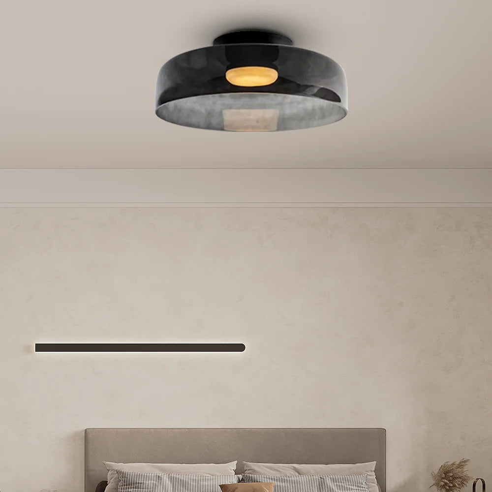 Nowoczesna, designerska lampa sufitowa ze szkła – stylowy akcent do każdego wnętrza