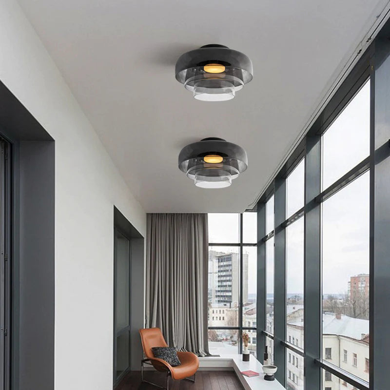 Nowoczesna, designerska lampa sufitowa ze szkła – stylowy akcent do każdego wnętrza
