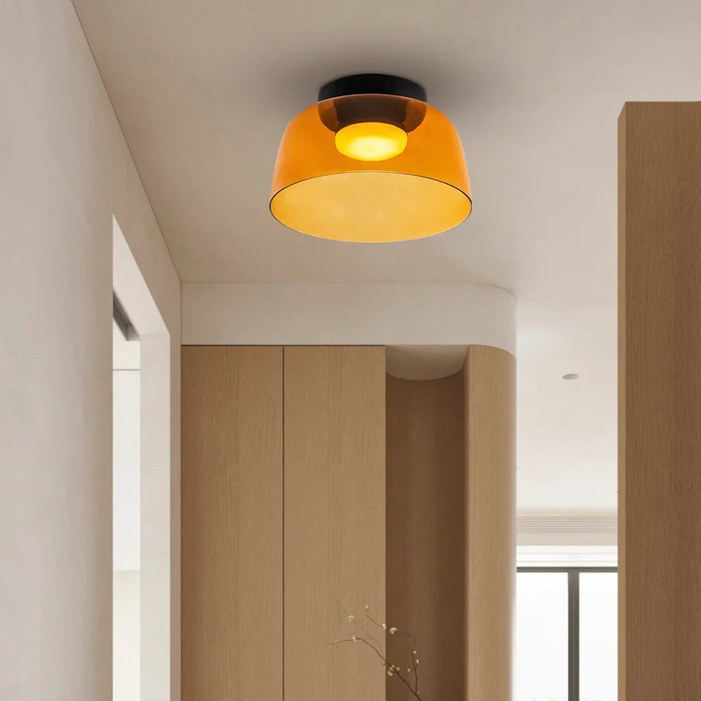 Nowoczesna, designerska lampa sufitowa ze szkła – stylowy akcent do każdego wnętrza
