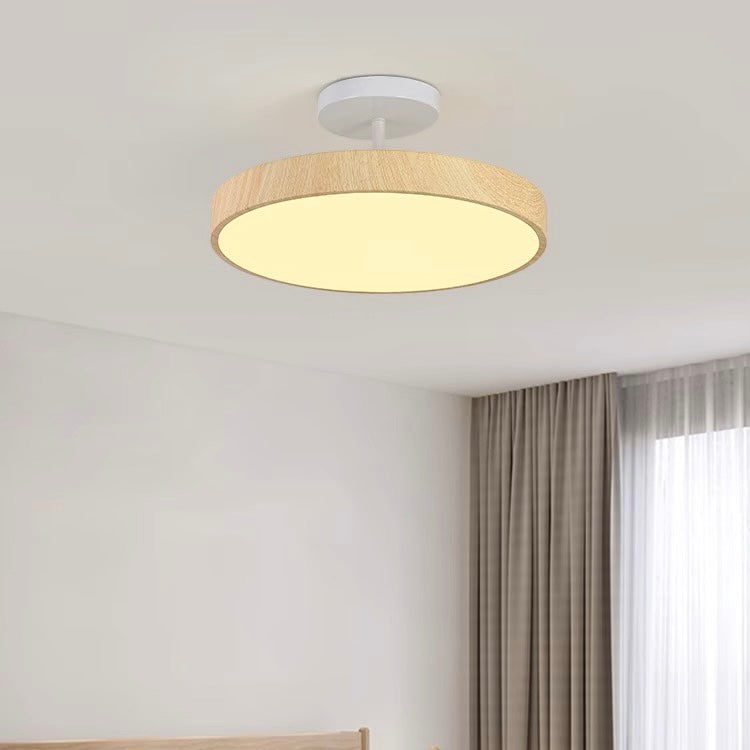 Lampa Sufitowa w Stylu Skandynawskim z Efektem Drewna i Złotą Ramą