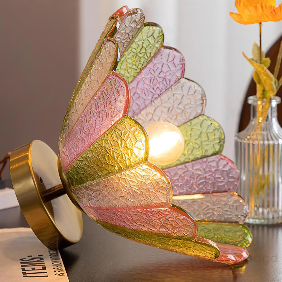 Szklana lampa sufitowa w kształcie kwiatu – vintage i elegancka