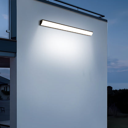 Stylish Outdoor LED Wall Lamp – Slim Design, IP65