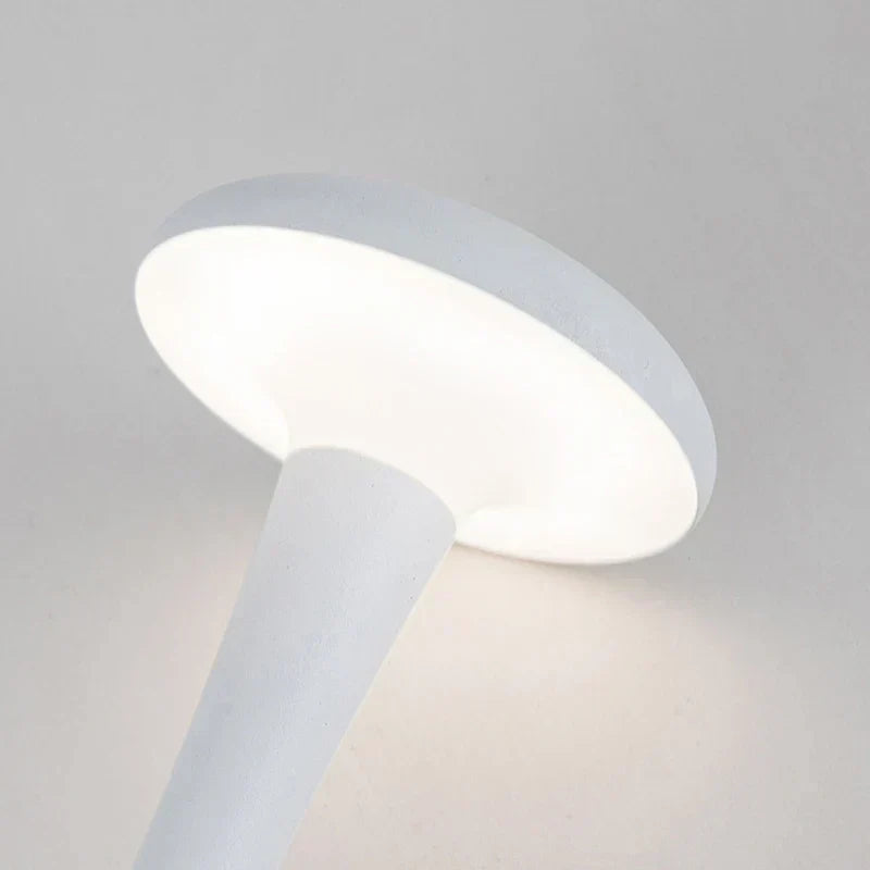 Minimalistyczna, bezprzewodowa lampa stołowa LED w stylu skandynawskim