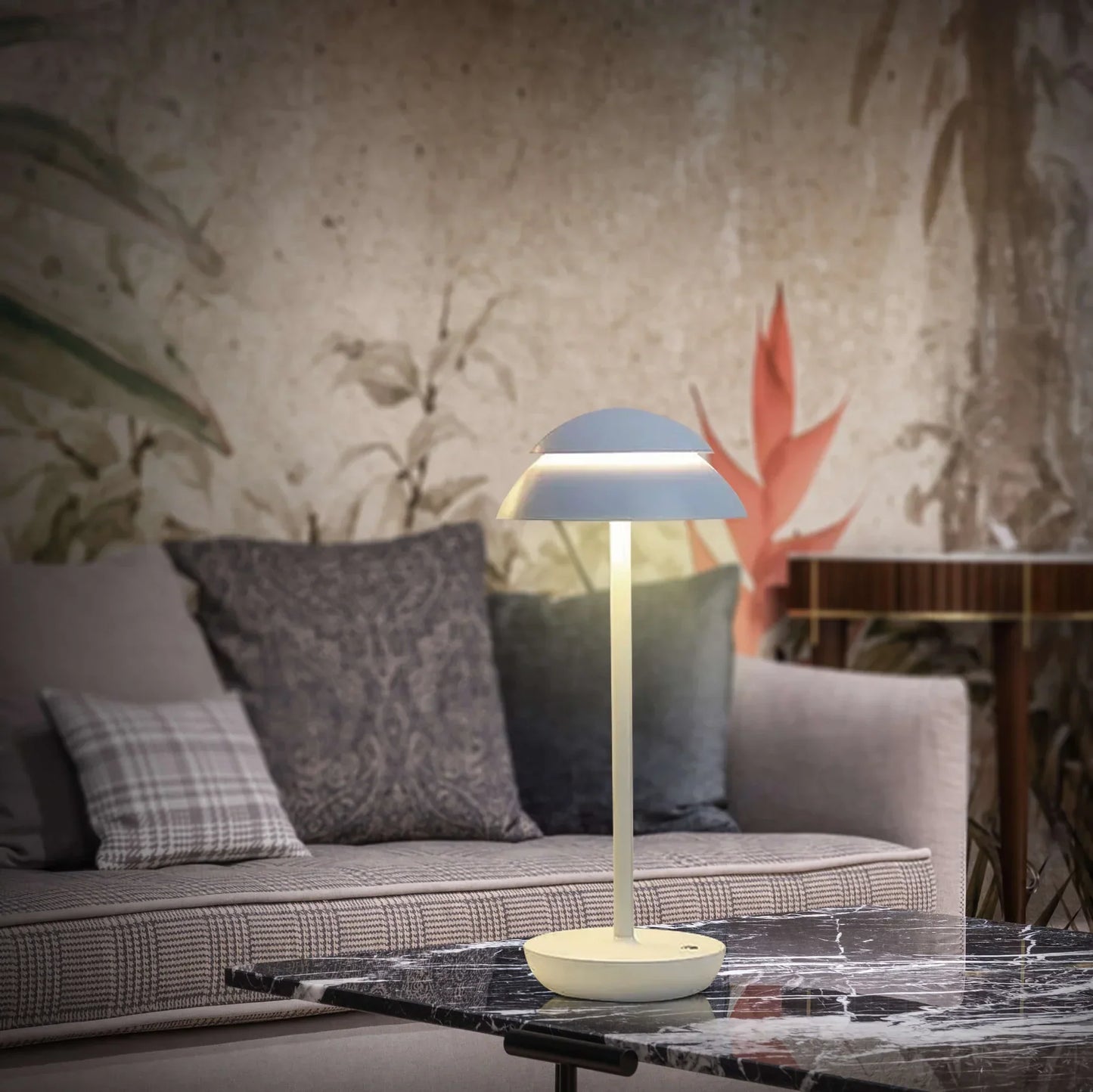 Stylowa aluminiowa lampa stołowa z funkcją ściemniania