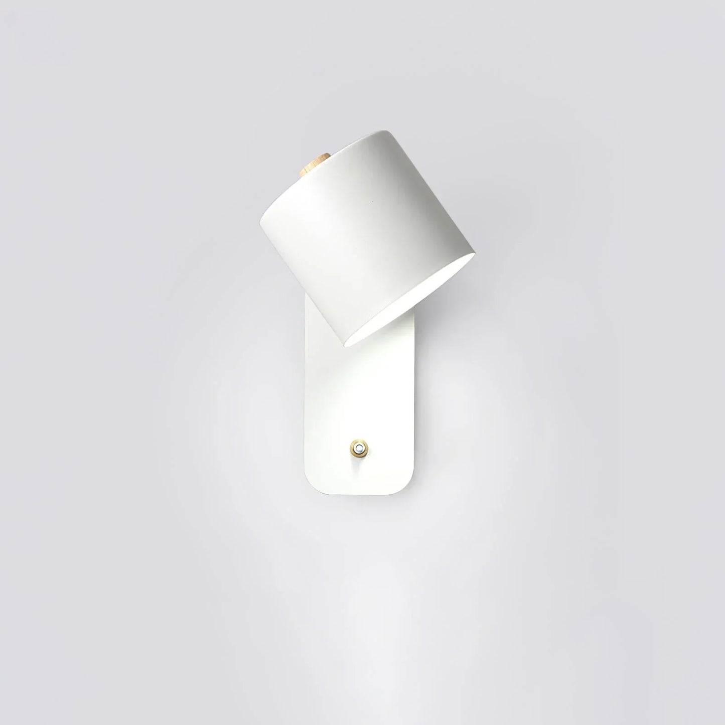 Elegancki, minimalistyczny kinkiet z wtyczką — elastyczne, regulowane oświetlenie