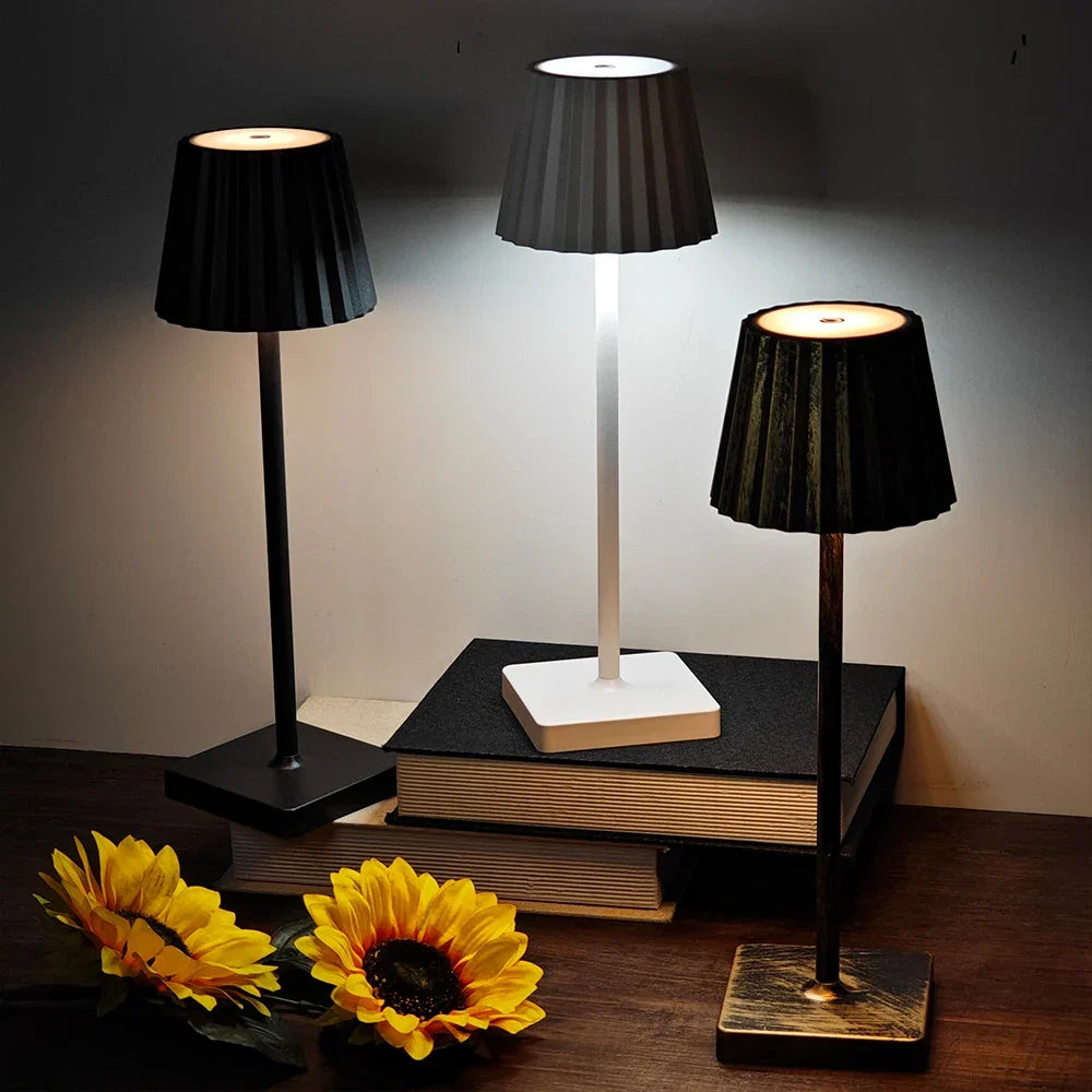 Mara – Ładowalna Klasyczna Lampa Stołowa z Plisowanym Kloszem i Ściemnialnym LED