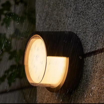 Kölby – Stylowa zewnętrzna lampa ścienna z czujnikiem ruchu