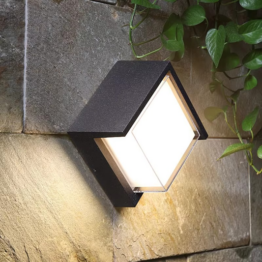 Kölby – Stylish Outdoor Wall Lamp with Motion Sensor
