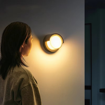 Kölby – Stylowa zewnętrzna lampa ścienna z czujnikiem ruchu