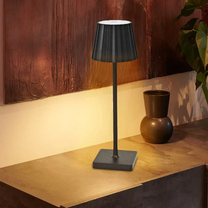 Mara – Ładowalna Klasyczna Lampa Stołowa z Plisowanym Kloszem i Ściemnialnym LED