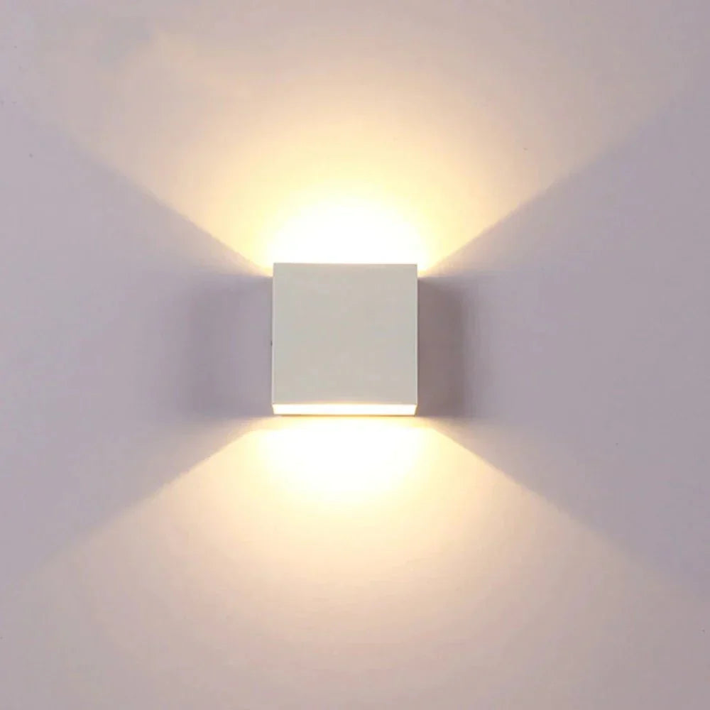 Kabo – Designerska Lampa Ścienna z Czujnikiem Ruchu i Minimalistycznym Projektem