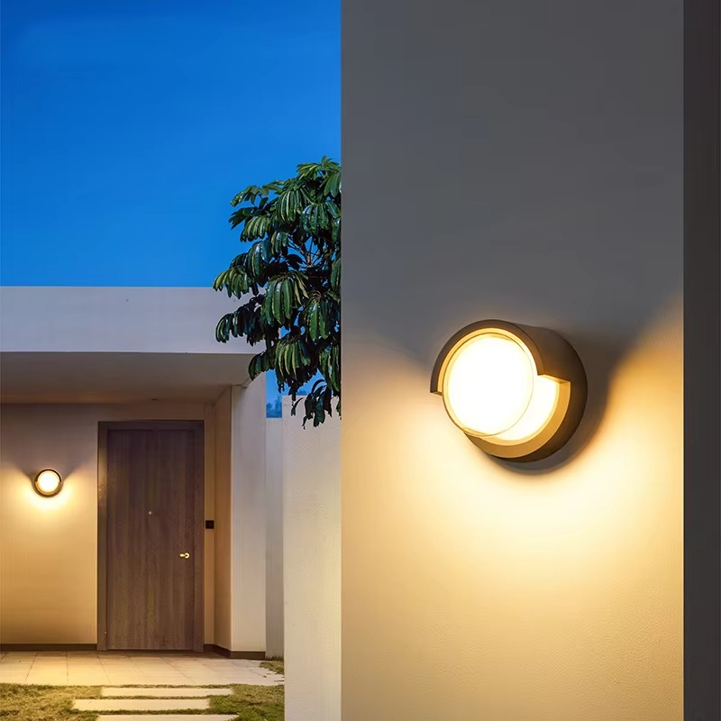 Kölby – Stylowa zewnętrzna lampa ścienna z czujnikiem ruchu