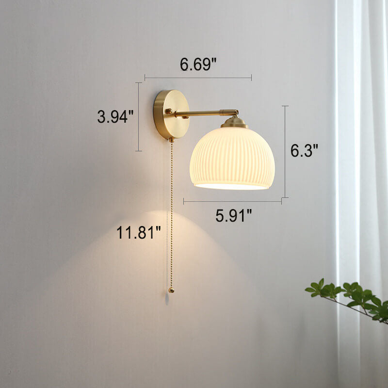 Nowoczesna lampa ścienna ze szkła i mosiądzu w zimowym stylu