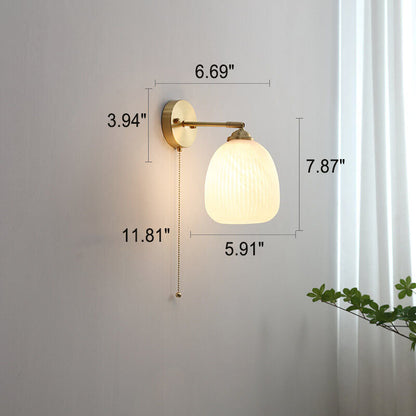 Nowoczesna lampa ścienna ze szkła i mosiądzu w zimowym stylu