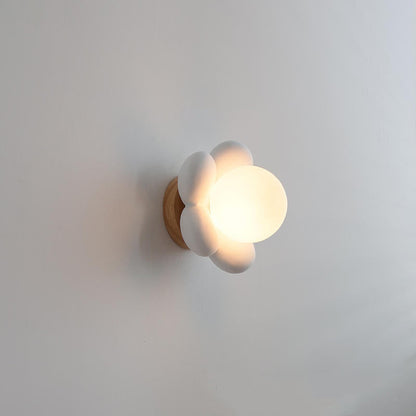 Nowoczesna ceramiczna lampa ścienna z drewnianym detalem – Do sypialni i salonu