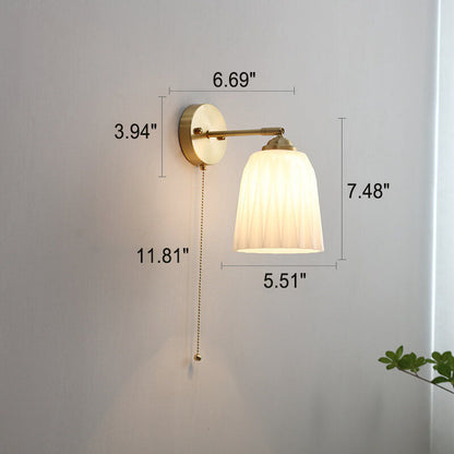 Nowoczesna lampa ścienna ze szkła i mosiądzu w zimowym stylu