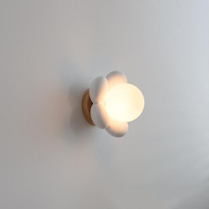 Nowoczesna ceramiczna lampa ścienna z drewnianym detalem – Do sypialni i salonu
