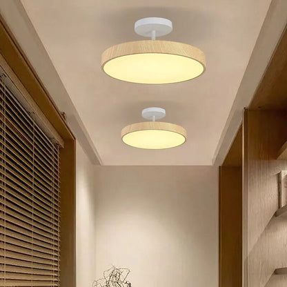 Lampa Sufitowa w Stylu Skandynawskim z Efektem Drewna i Złotą Ramą