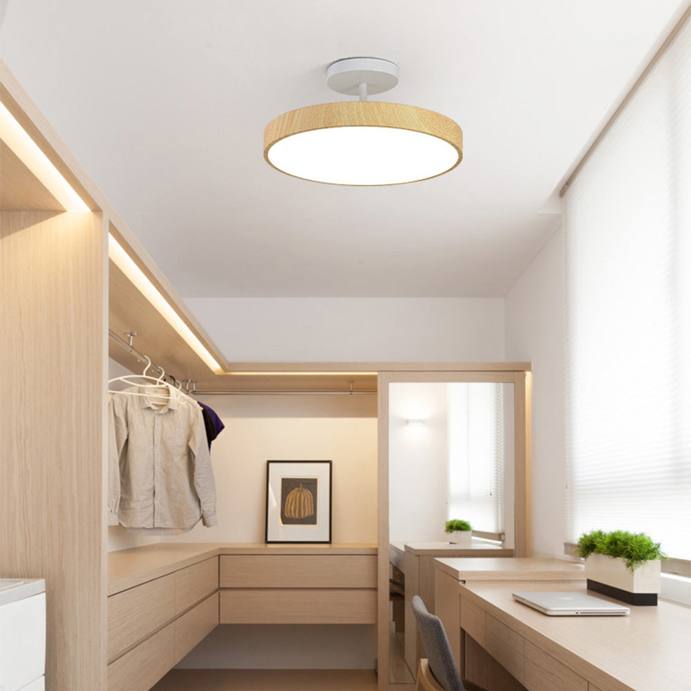 Lampa Sufitowa w Stylu Skandynawskim z Efektem Drewna i Złotą Ramą