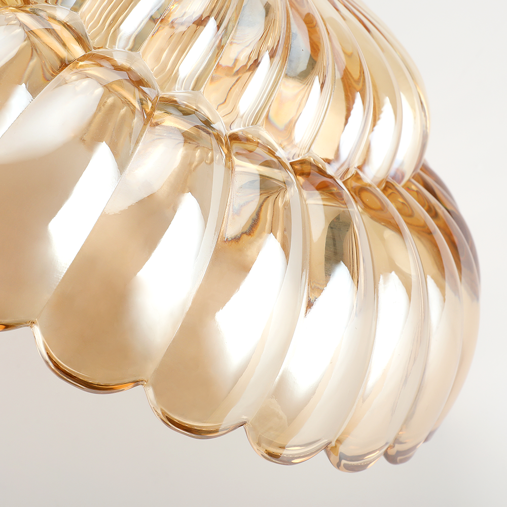 Vintage lampa sufitowa z bursztynowego szkła — elegancki akcent do każdego wnętrza