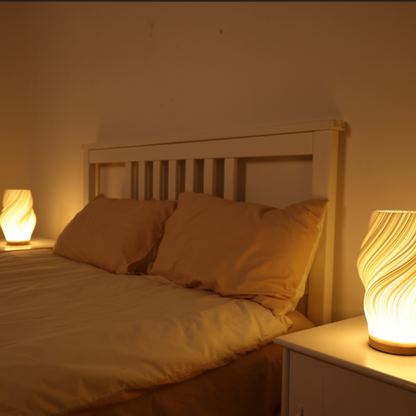 Przytulna lampa stołowa LED z funkcją ściemniania i stylowym wzorem fal