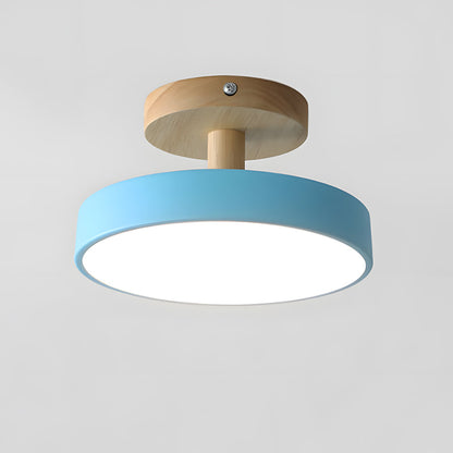 Skandynawska Lampa Sufitowa z Drewnianą Bazą – Subtelny Pastelowy Design