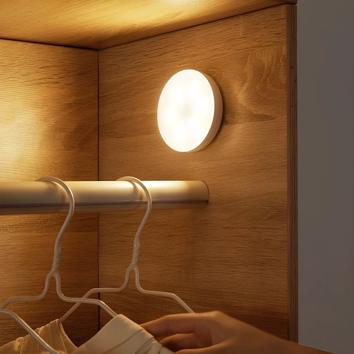 Minimalistyczna lampa ścienna Japandi z montażem na magnes