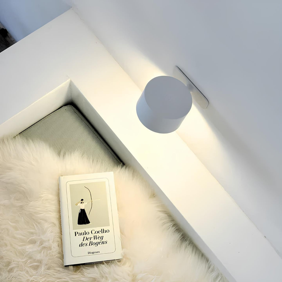 Wielofunkcyjna Lampa Ścienna Bezprzewodowa – Ładowalna, Ściemnialna i z Obrotem 360°
