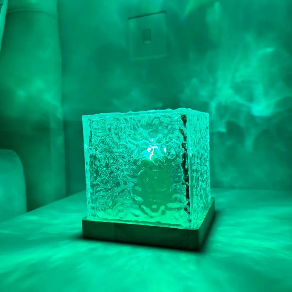 Cubo – A cube-shaped lamp with prismatic light