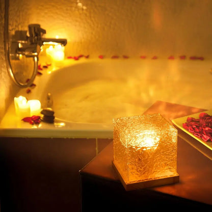 Cubo – A cube-shaped lamp with prismatic light